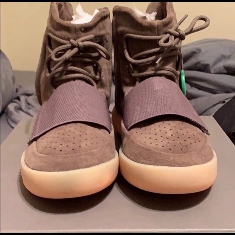 Yeezy 750 “Gum”